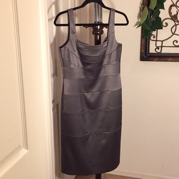 NWOT 💗Beautiful satin dress for special event - Picture 3 of 7
